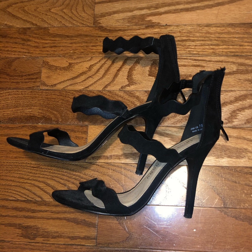 Chinese Laundry Heels w/ Wavy Strap 🖤 Size 7.5